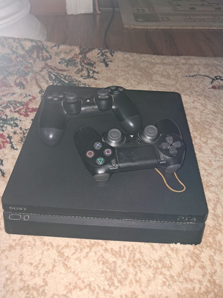 Продаю Playstation 4