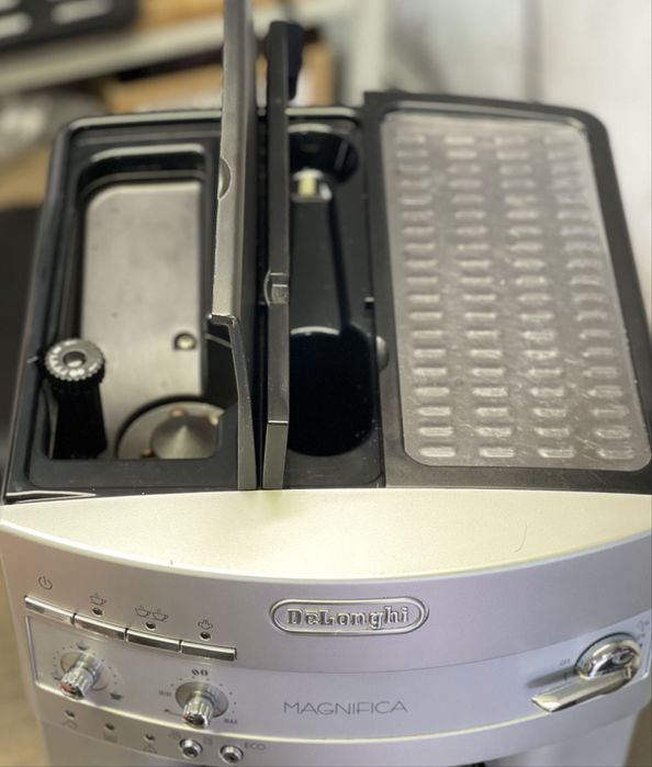 Delonghi Magnifica ESAM 3200.S кафеавтомат
