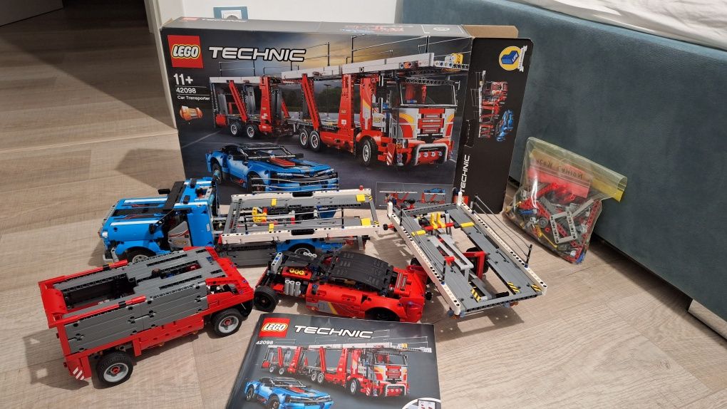 Vând Lego Technic 42098 - Transportor auto 2 în 1