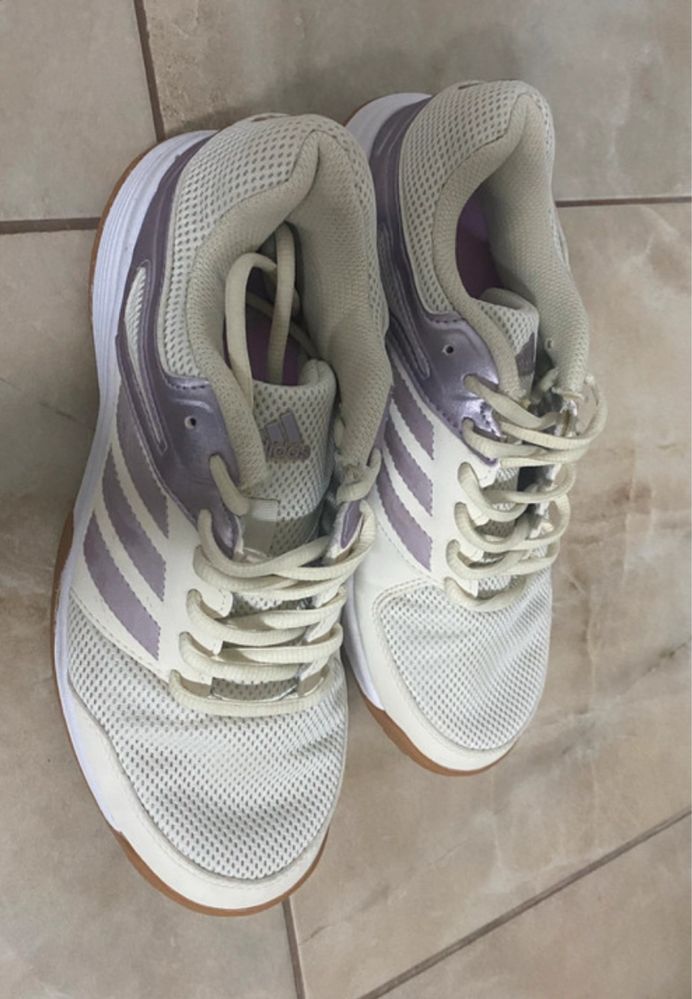 Adidasi dama marime 40