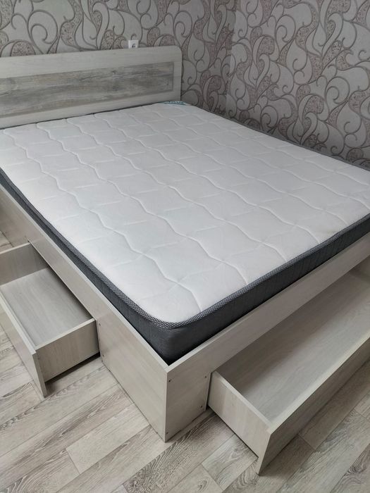 Двухспальная кровать