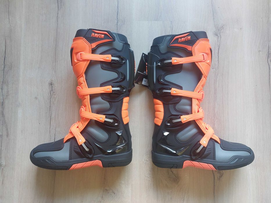 НОВИ ботуши RAVEN - 43 номер
