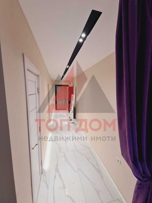 Тристаен ! Луксозно обзаведен ! Отлично състояние ! Централен район !