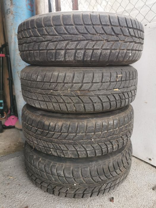 3 броя зимни гуми hankook 205 70 15