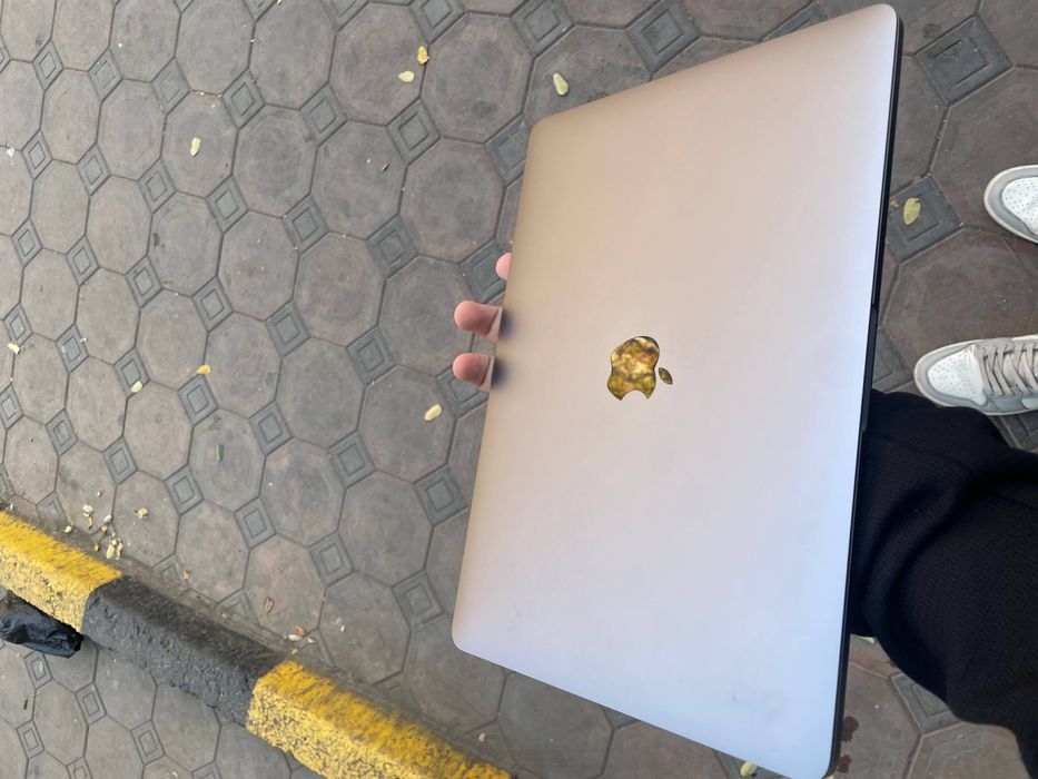 Macbook pro 2018 15,4inch  32/1024 xolati 10/10 grafika uchun jufa zo