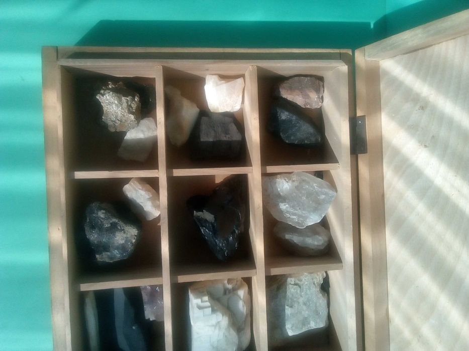 Сбирка,Учебна,Геоложка,Скални,Породи