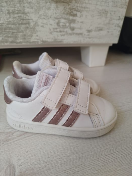 Детски обувки Adidas Grand Court 21-ви номер