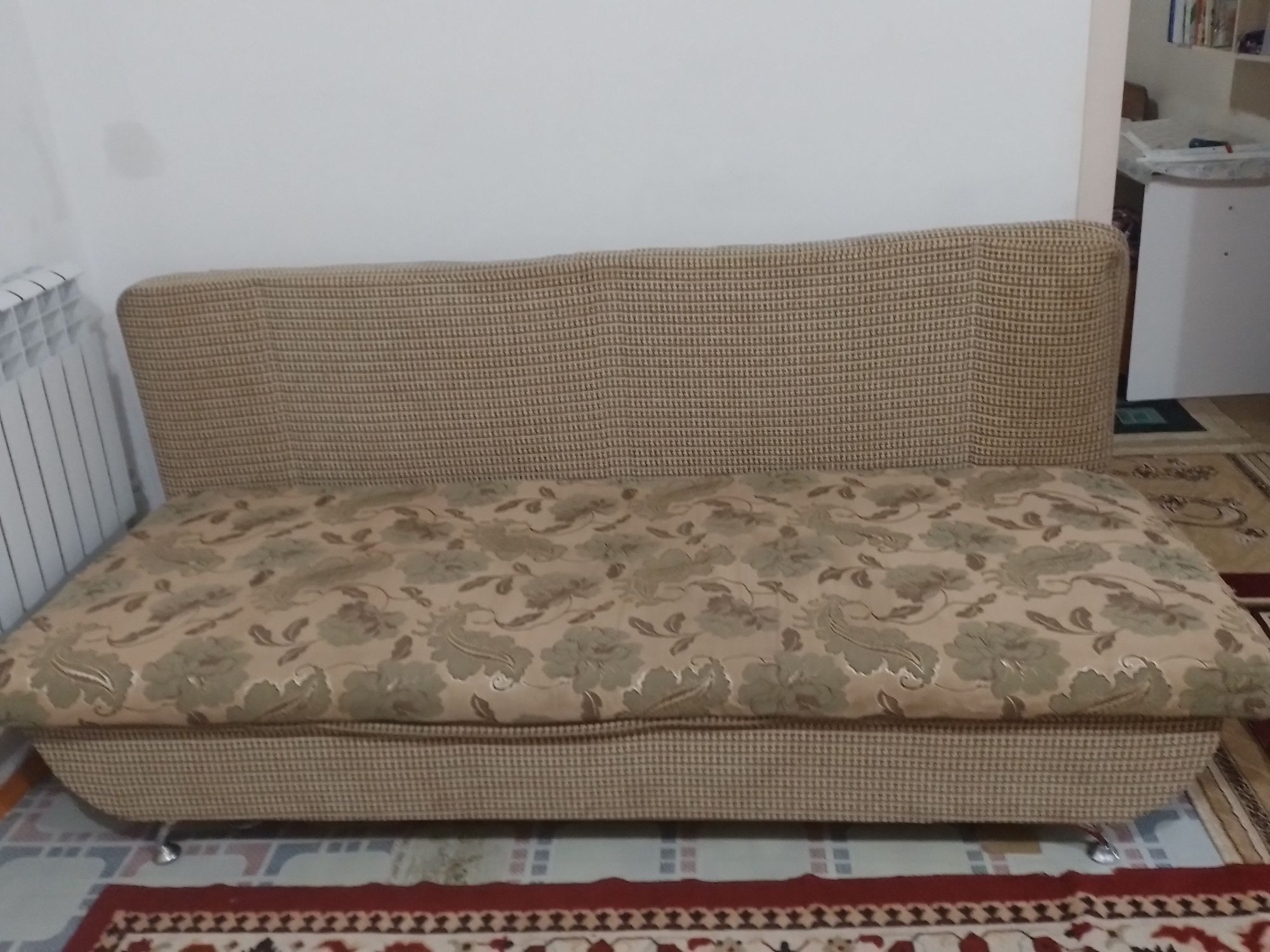 Продаётся  раздвижной диван