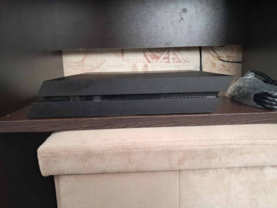 Playstation 4 + чисто нов джойстик