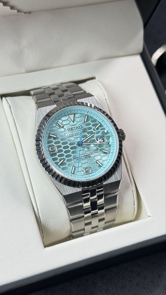 Часовник Seiko Mod Land-Dweller