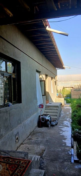 Uy sotiladi 6 sotix 5 xonna