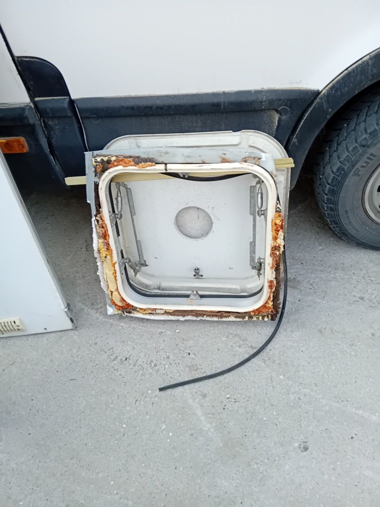 Продавам части за каравана