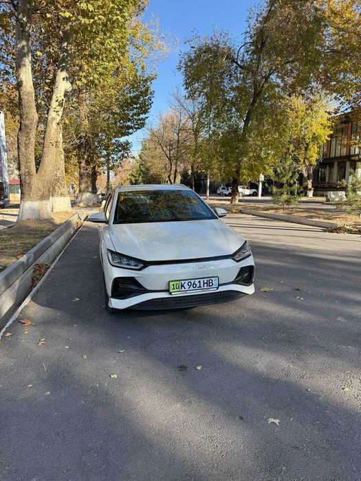 Продаю Byd E2 2023 цвет Золотисто - бежевый