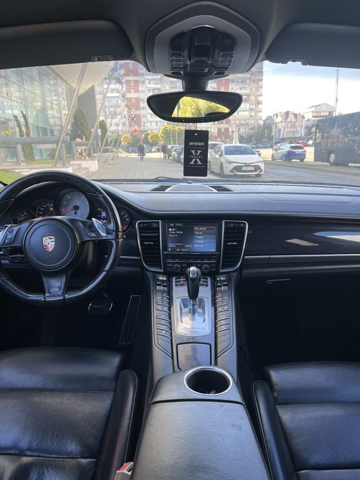 Urgent  Porsche Panamera 4s