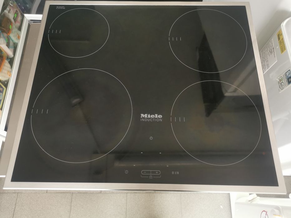 Индукционен плот Miele Km 6115