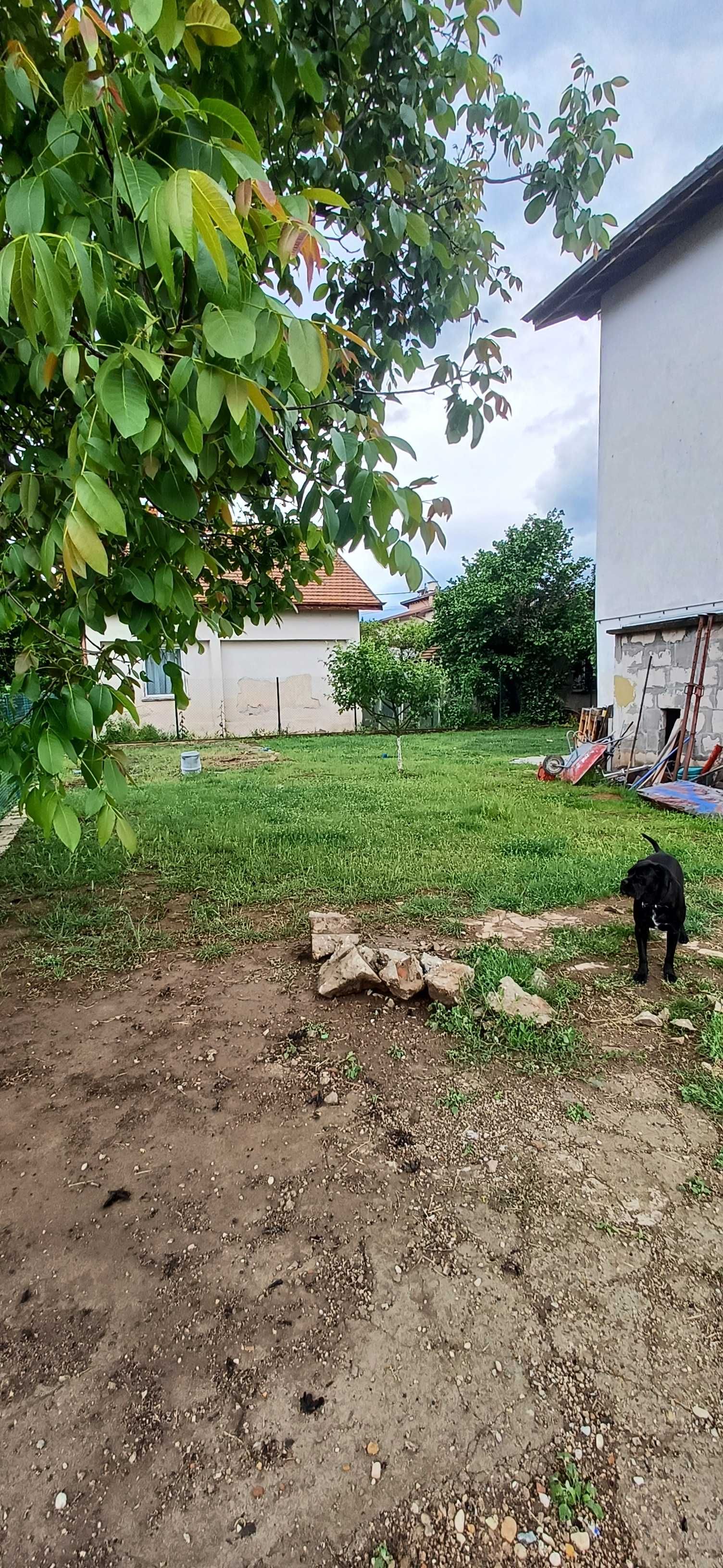 Къща в Нови Искър