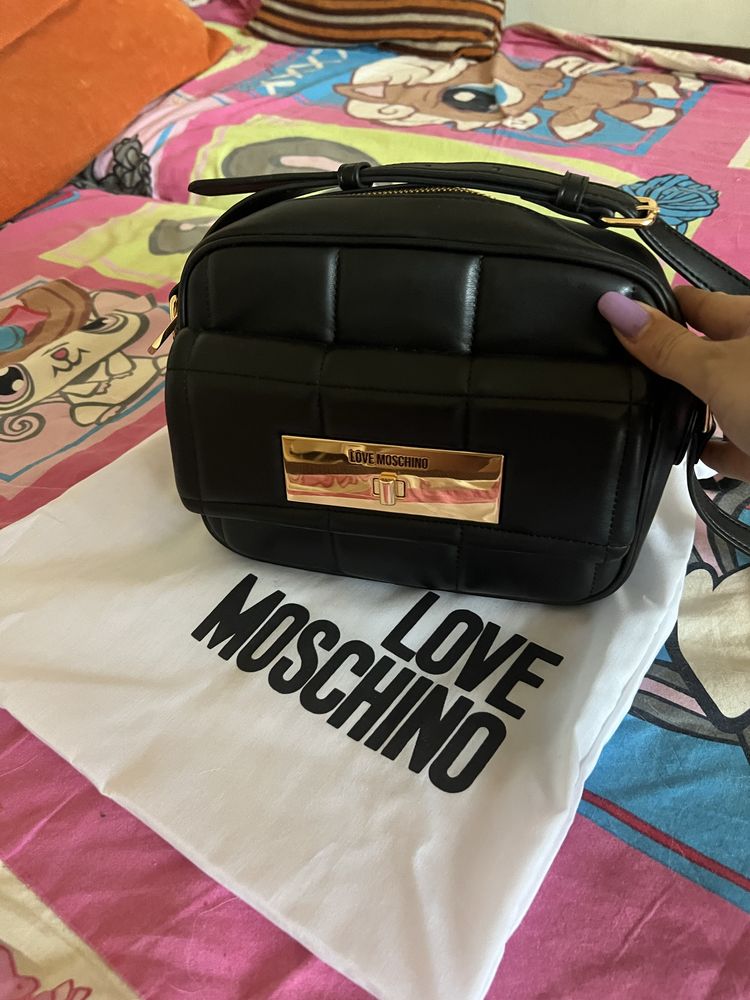 Geanta Moschino noua