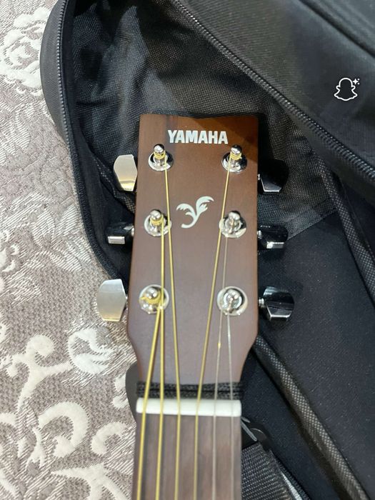 Chitară acustică Yamaha – Nouă, folosită doar de 2 ori!