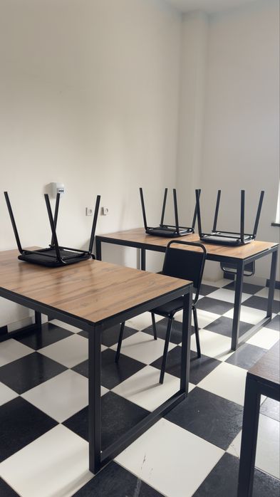 Loft stollar sotiladi. O’quv markaz, ofis, oshxona uchun zo’r tushadi