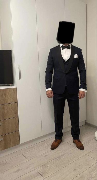 Costum mire bleumarin