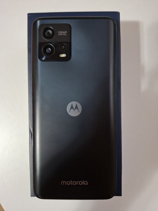 Vând Motorola G72, 8GB RAM / 128GB stocare, în stare foarte bună
