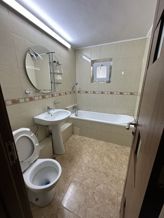 Apartament 4 camere de inchiriat