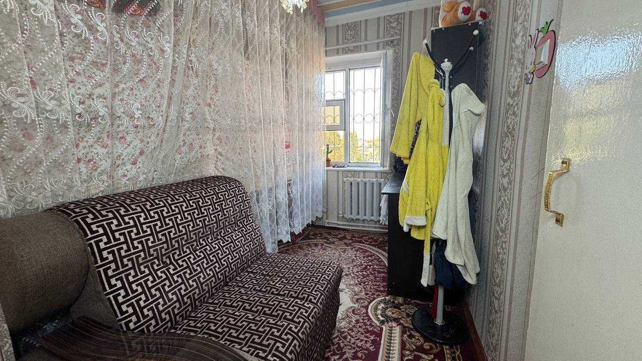 Киргили Гулшан магазини 4 хонали квартира сотилади.ID: 1257
