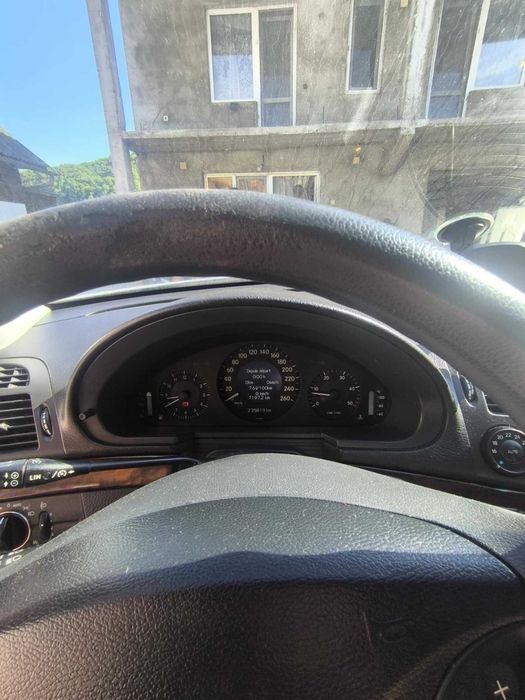 Mercedes E200 Manual