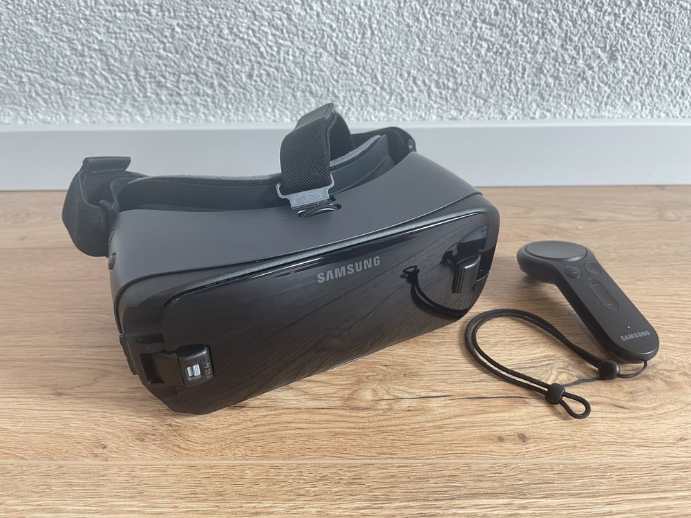 Samsung Gear VR By Oculus + Controller