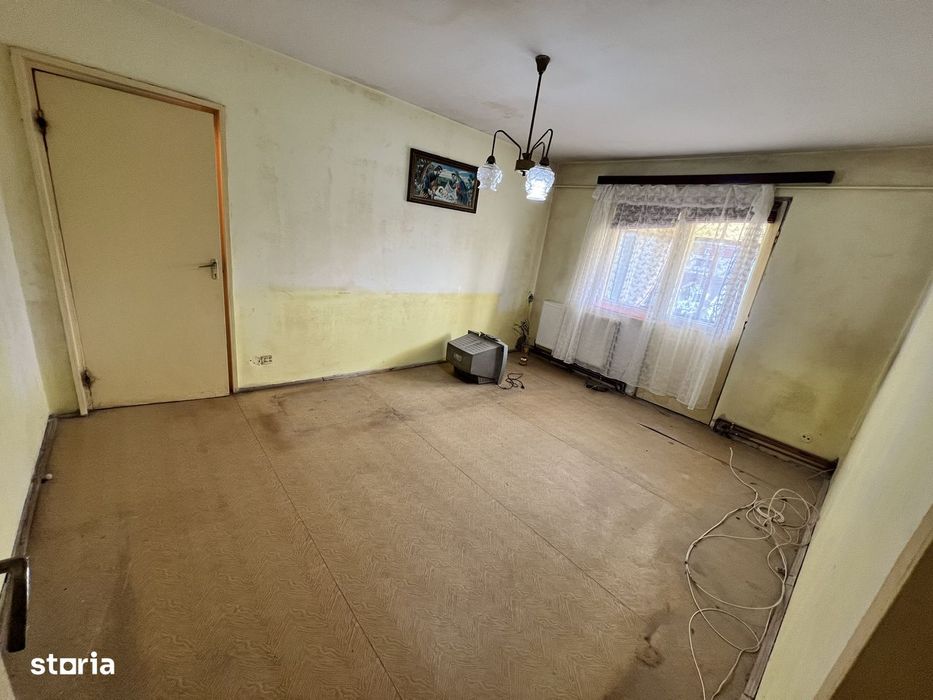 VAND apartament 2 camere semidecomandat,zona Calea Cisnadiei