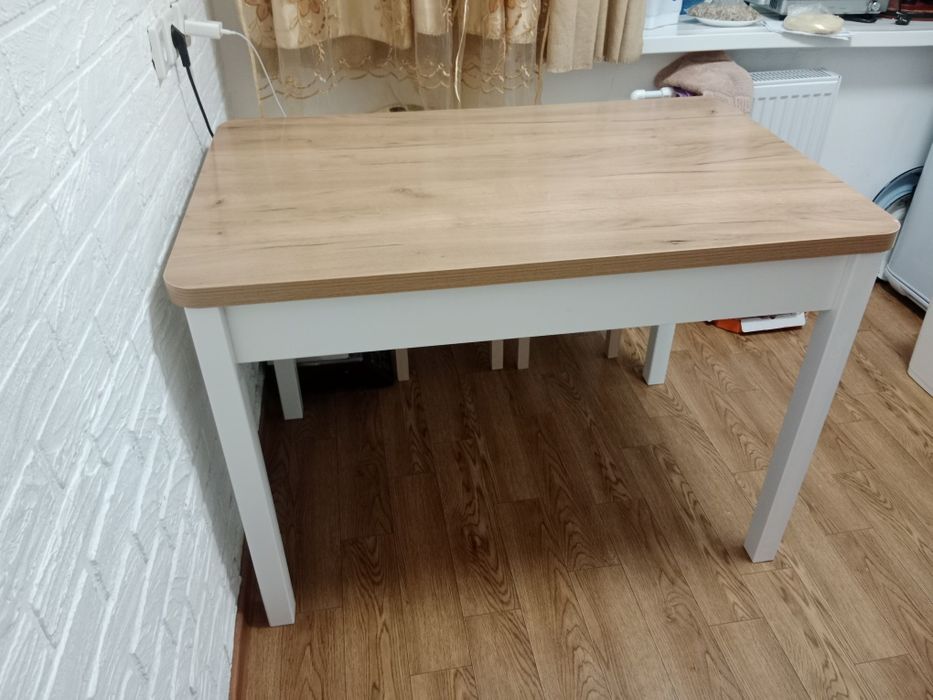 Продаю кухонный стол