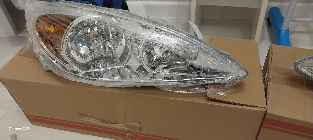 Передние фары на Тойоту Камри 30, новые