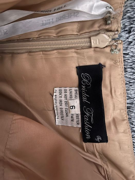 Продавам бална рокля Sherri Hill