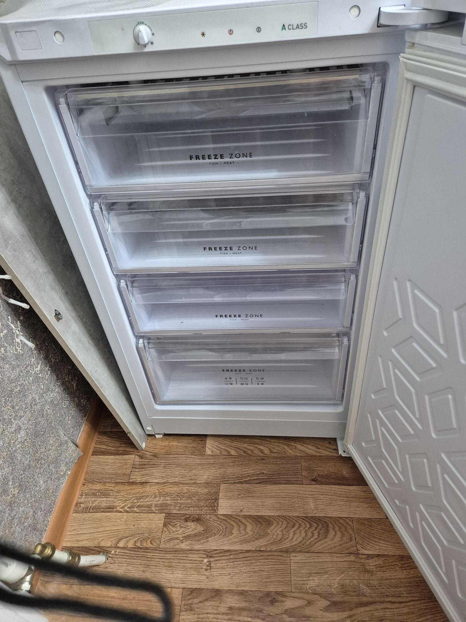 Продам морозильную камеру.стол