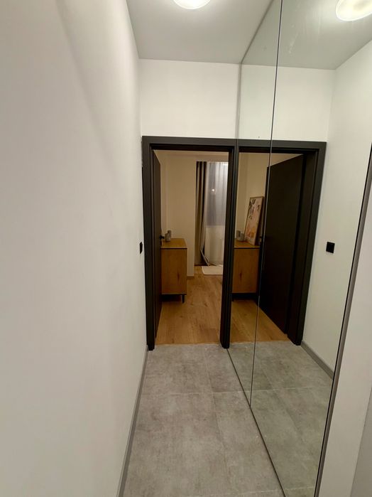 Продавам изцяло източен двустаен апартамент в кв. Младост 1, блок 70