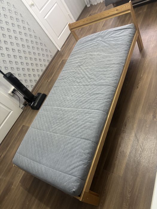 Кровать детская ( подростковая). Ikea