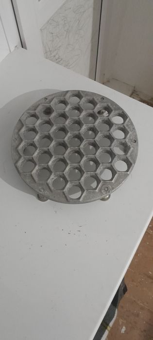 Пельменница чугунная