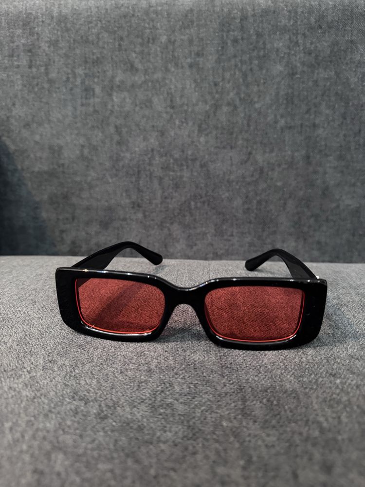 Ochelari de soare negru-rosu
