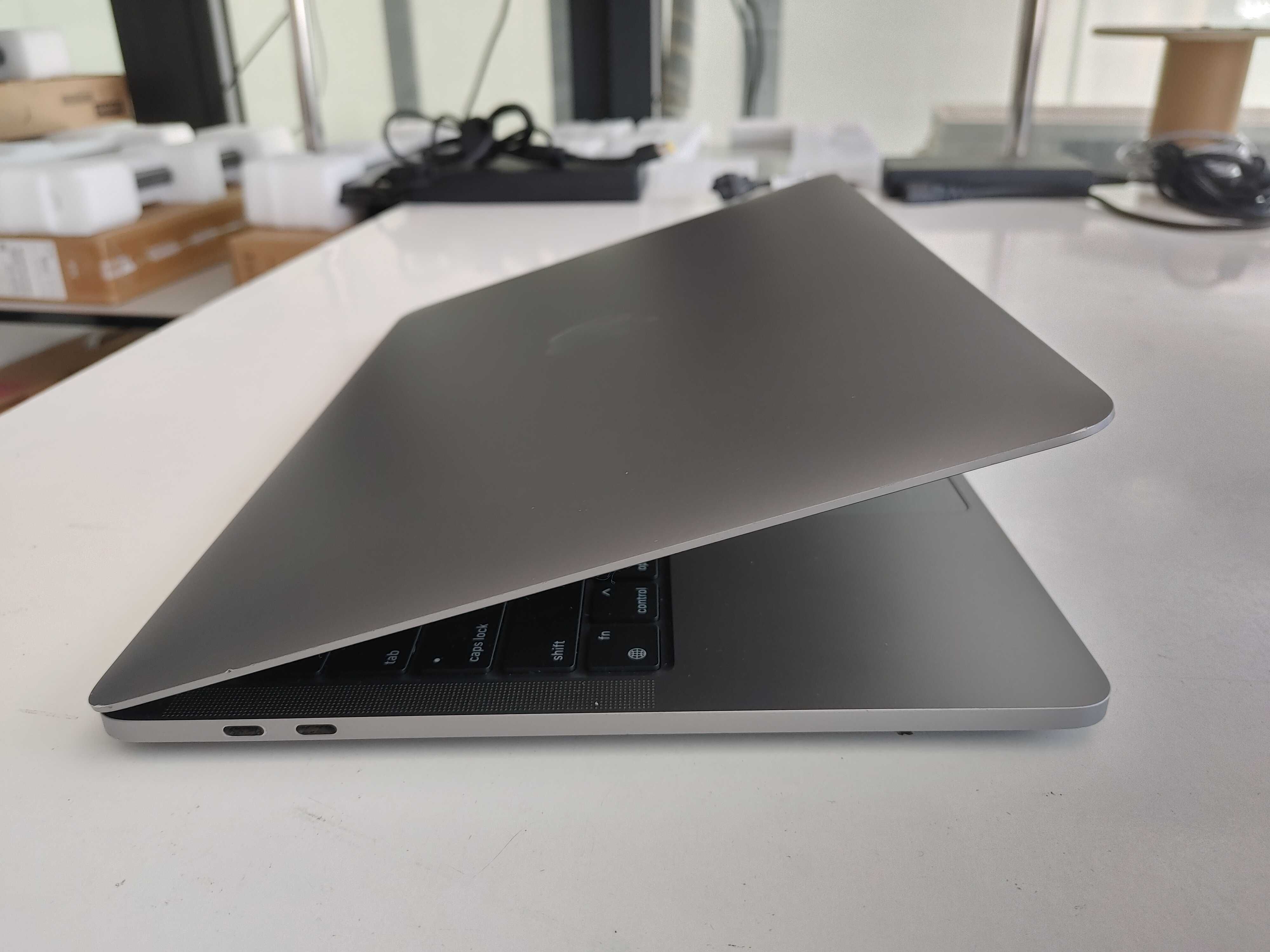 Macbook Pro A2338 13. M1  2020y DDR4 8gb SSD 512 gb