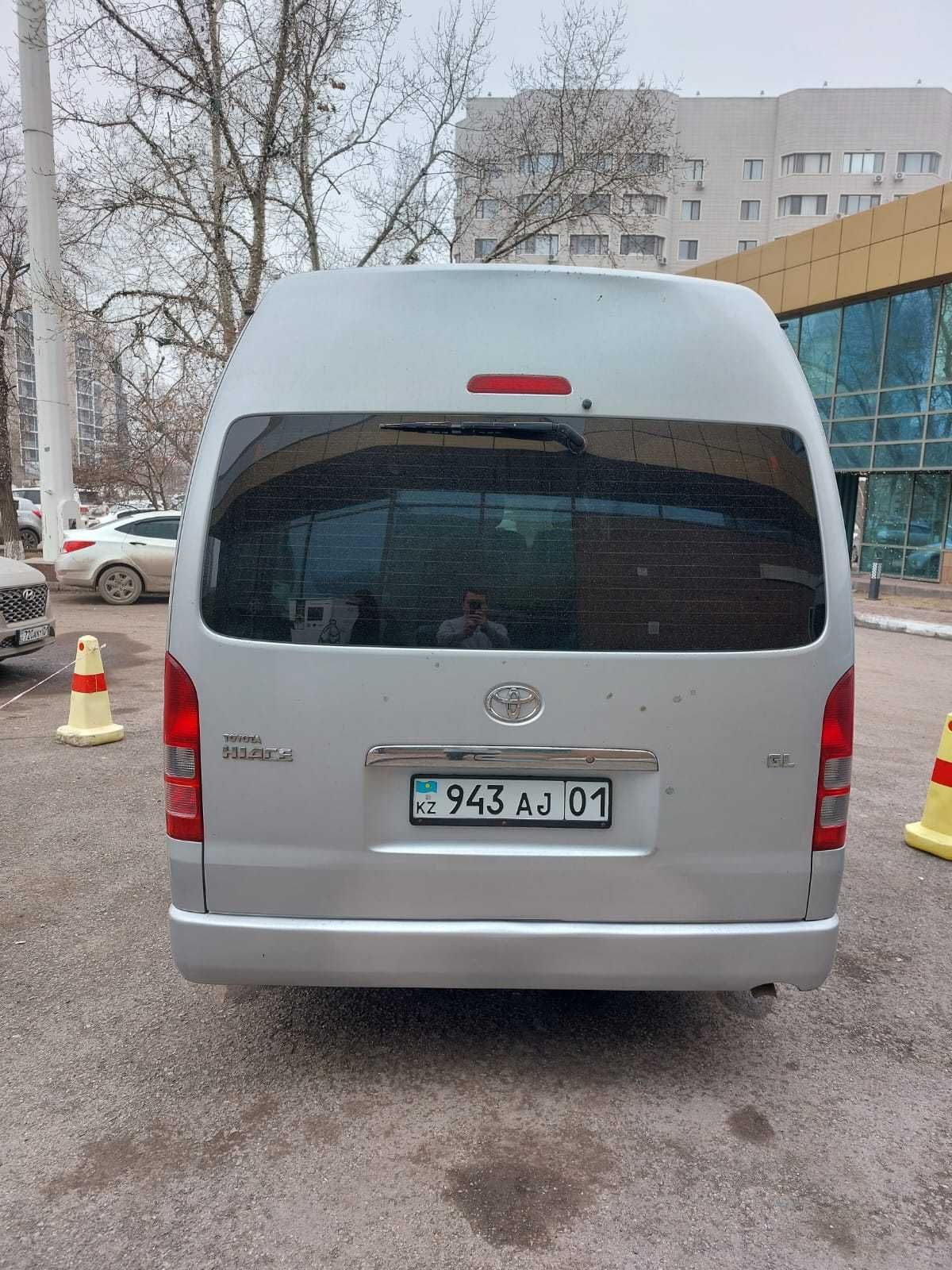 Автомобиль Toyota Hiace