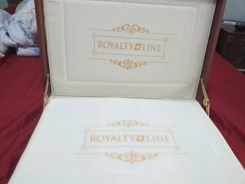 __/ vând tacâmuri royalty line 72 buc otel 18/10 noi