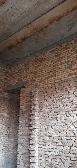 Hovli sotiladi 5 sotix