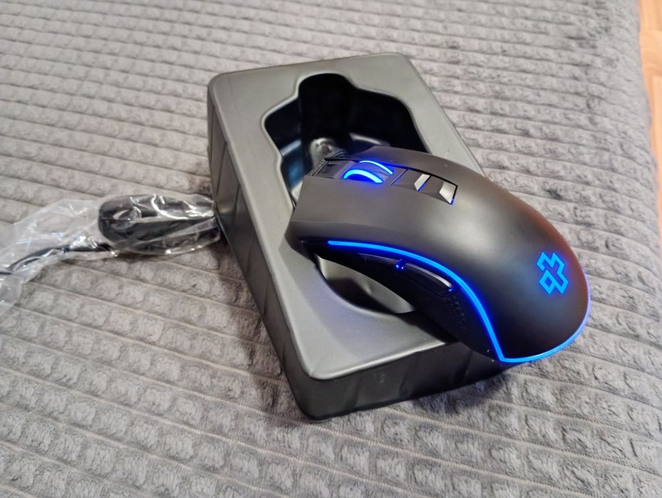 Vând mouse gaming qwertykey nou QK Forge
