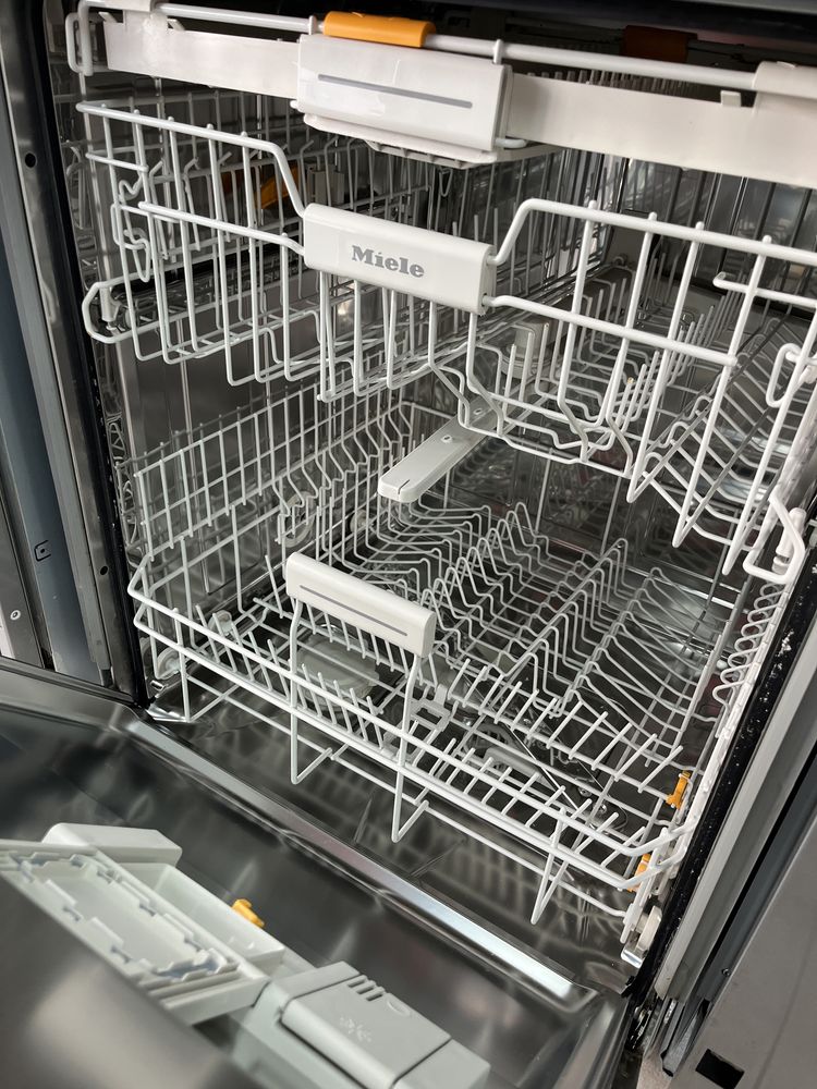 Miele G4995 Vi XXL Инвертор съдомиялна за пълно вграждане/24 мес гар