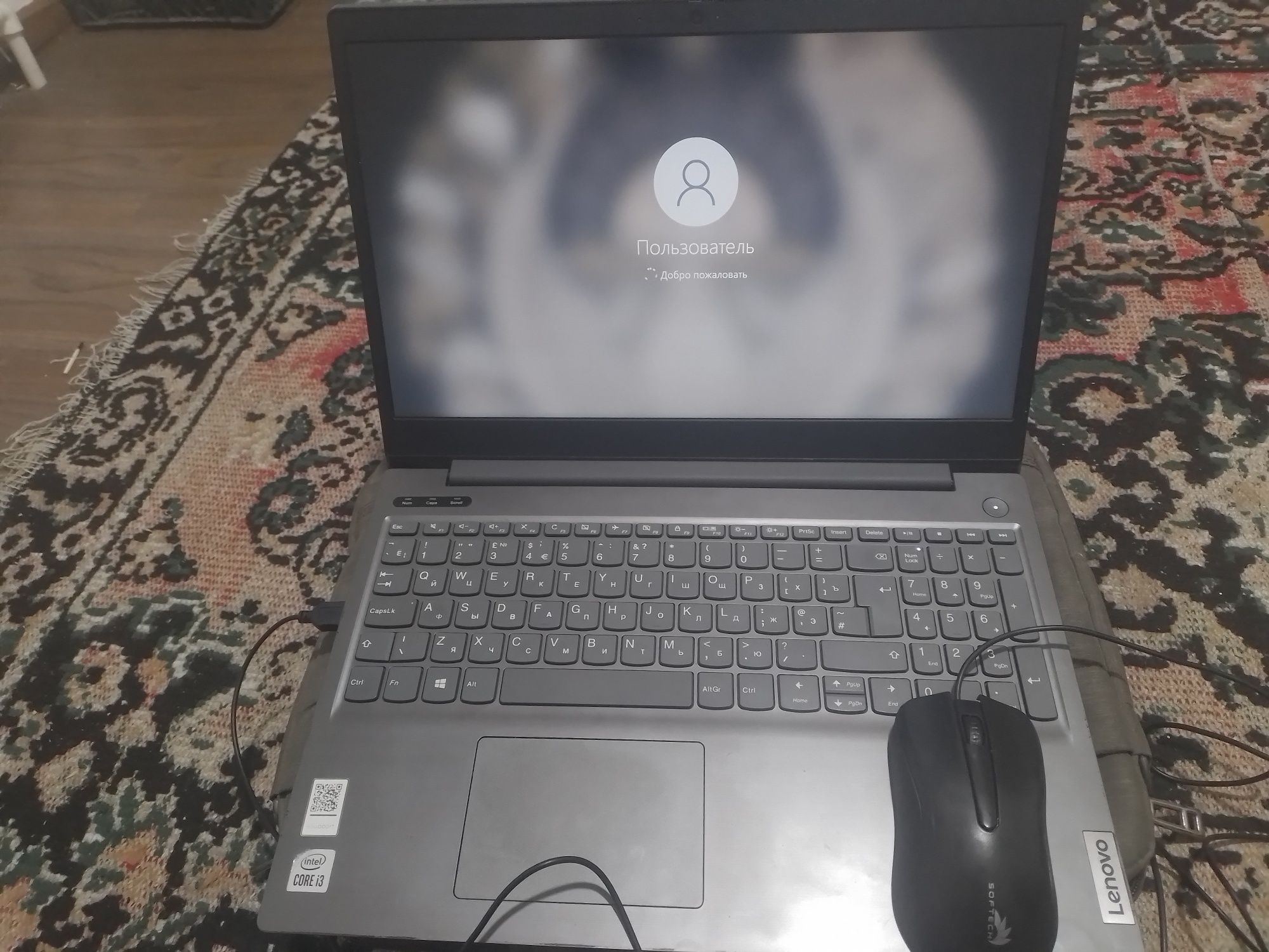 Noutbook LENOVA v15