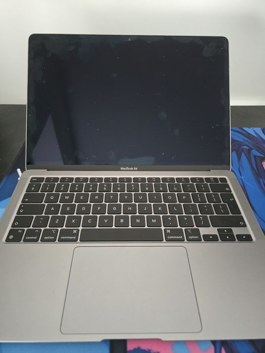 Vând MacBook Air