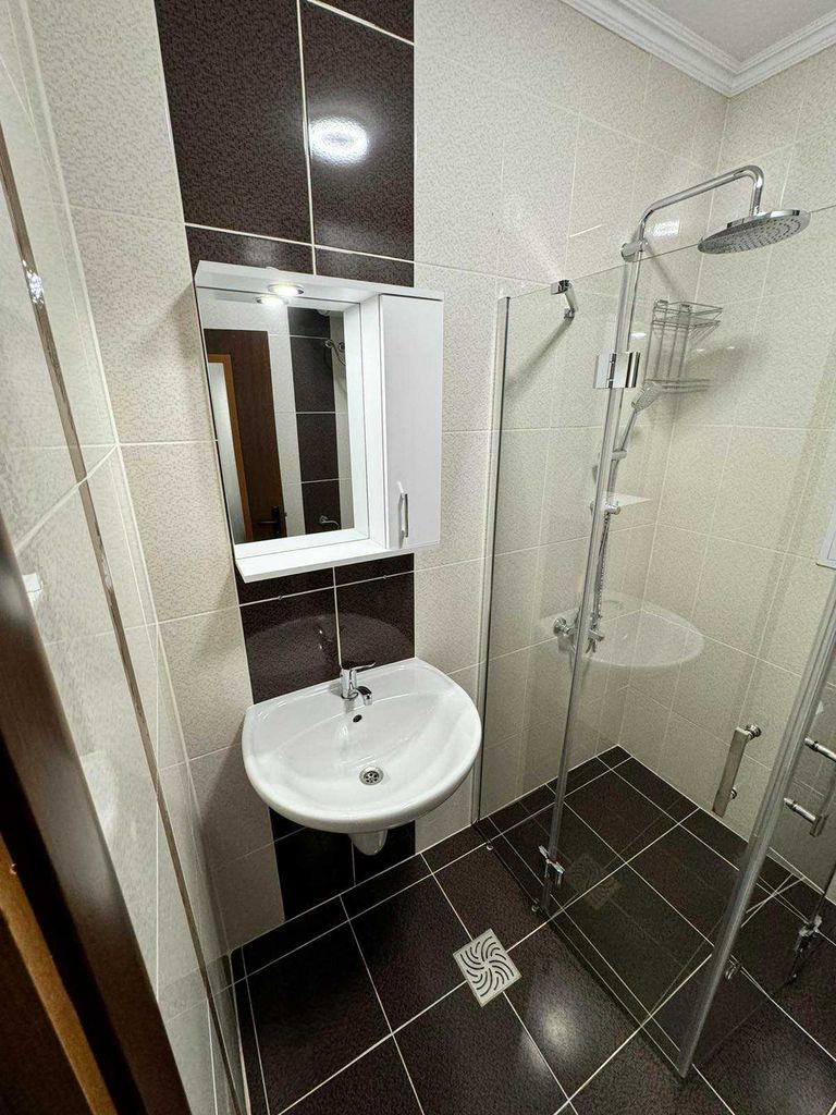 Дава се под наем Двустаен апартамент в Бургас, Център - 68 кв.м за 255 € - Снимка #6