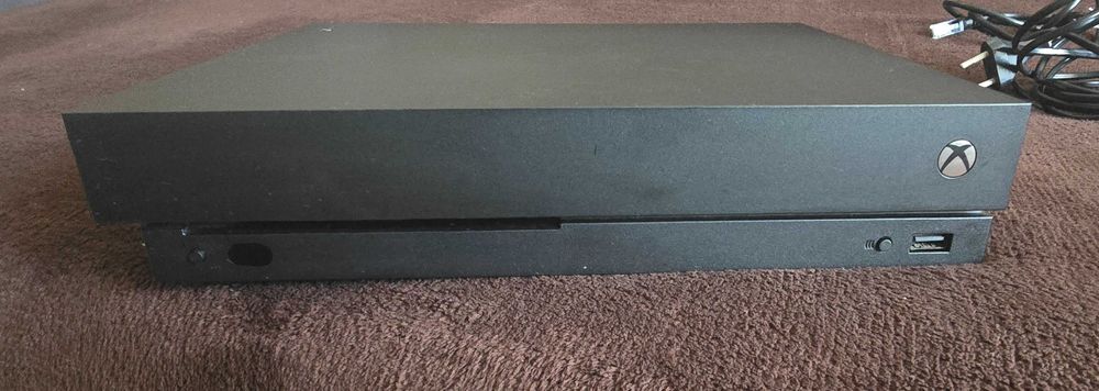Xbox one x cu ssd de 512 gb + controller nou