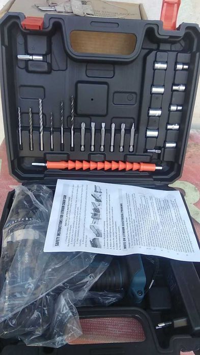 Шуруповерт новый в упаковке