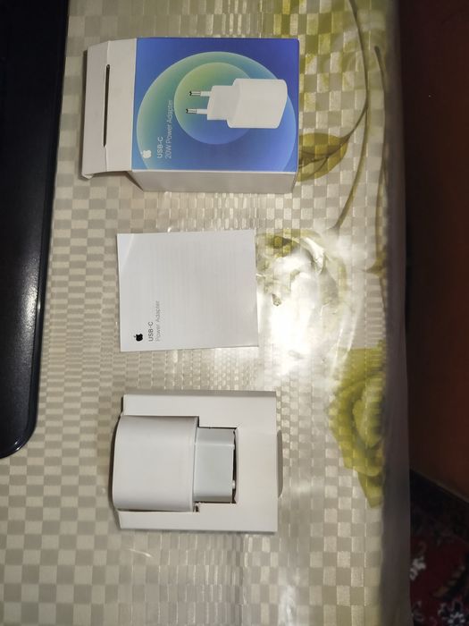 iPhone original 20w adapter